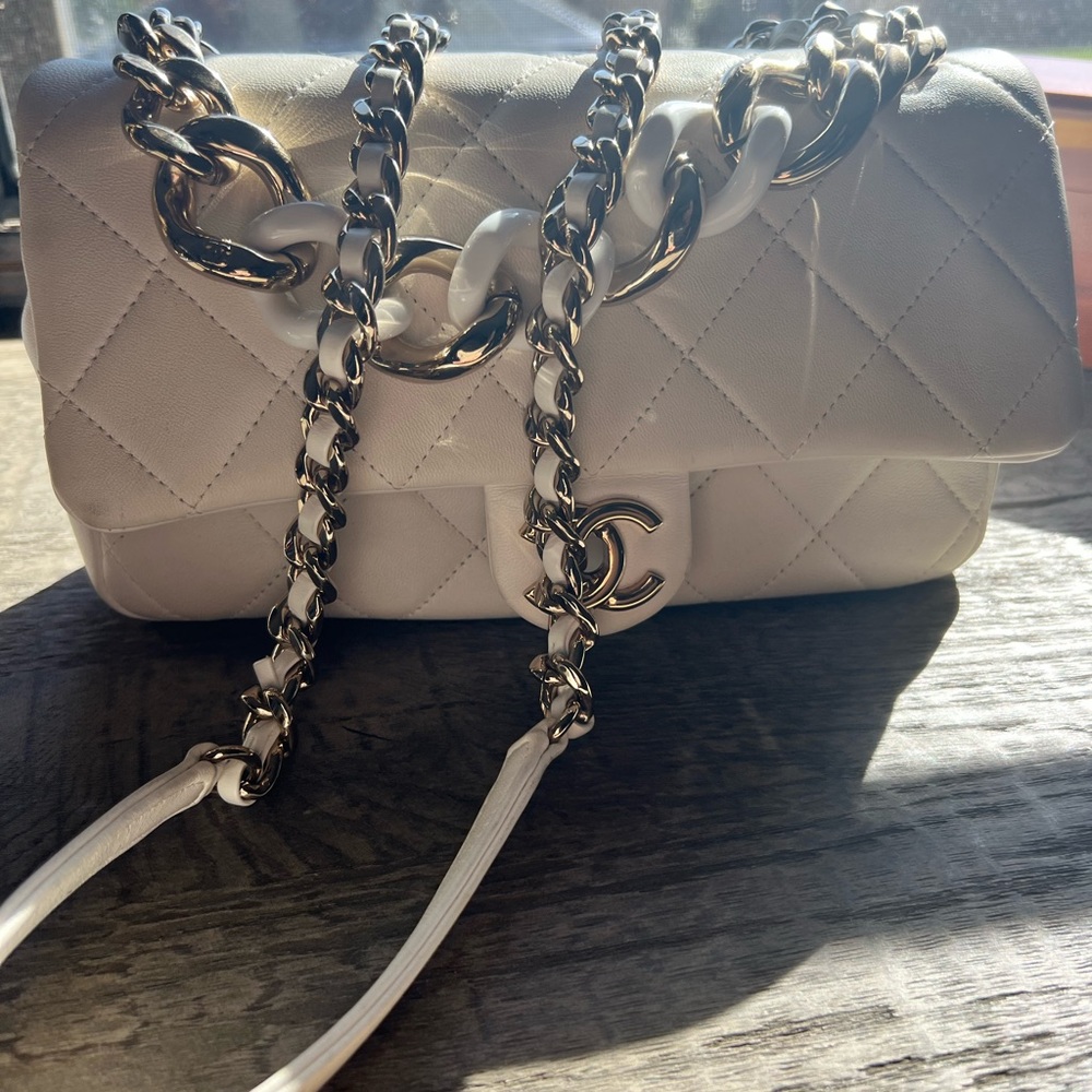 Lambskin Quilted Resin Bi-Color Chain Flap Bag White - Picture 6 of 12